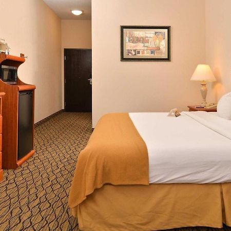 Quality Inn & Suites Jefferson City Zewnętrze zdjęcie