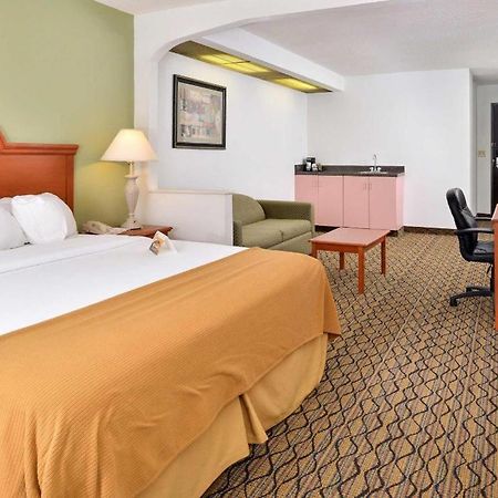 Quality Inn & Suites Jefferson City Zewnętrze zdjęcie