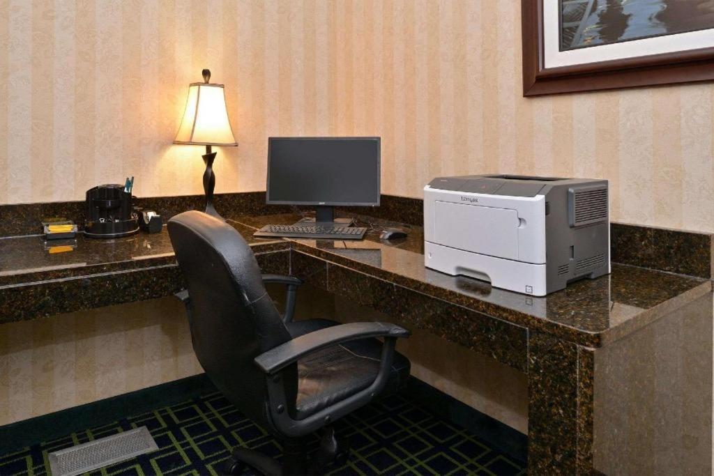 Quality Inn & Suites Jefferson City Zewnętrze zdjęcie
