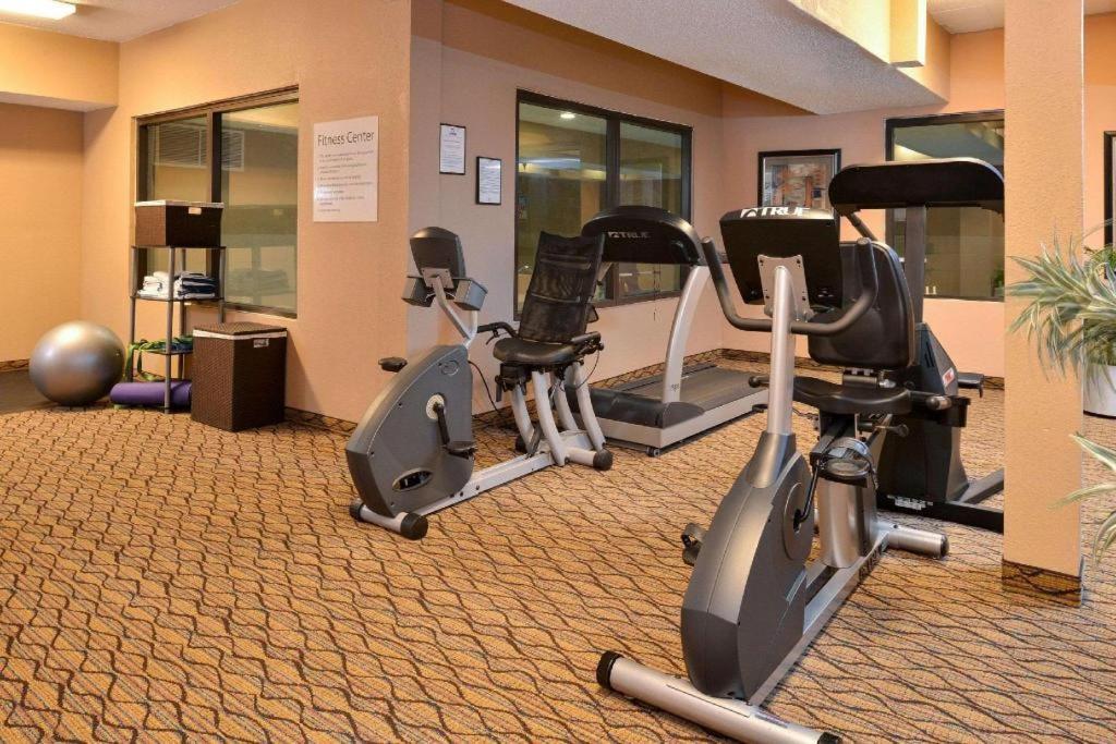 Quality Inn & Suites Jefferson City Zewnętrze zdjęcie