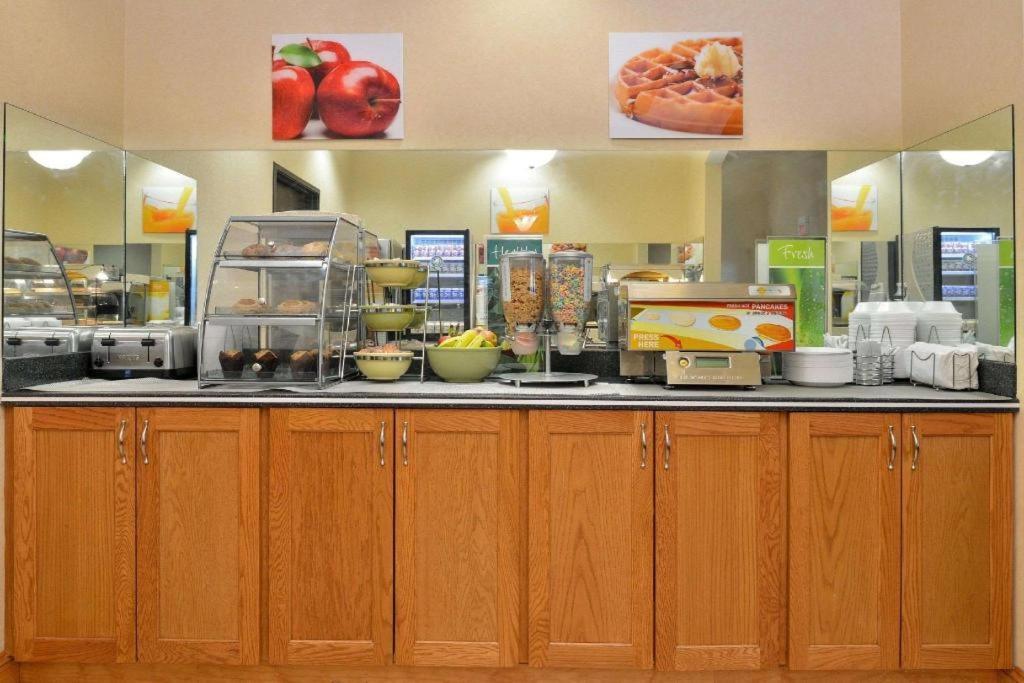 Quality Inn & Suites Jefferson City Zewnętrze zdjęcie