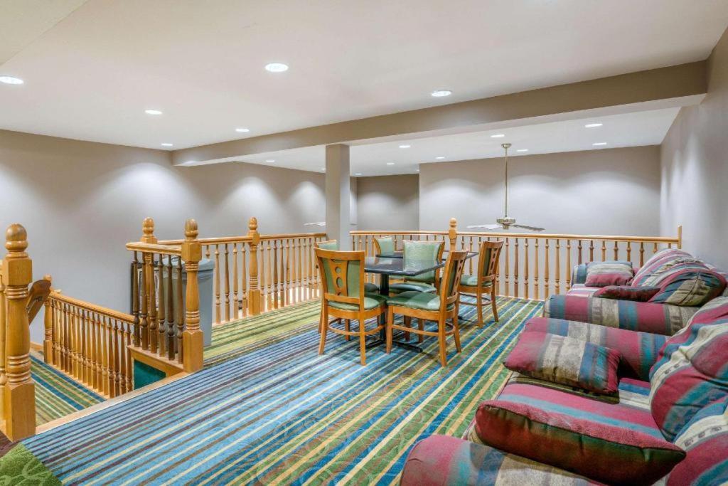 Quality Inn & Suites Jefferson City Zewnętrze zdjęcie