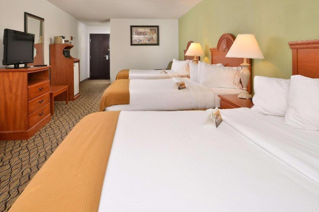 Quality Inn & Suites Jefferson City Zewnętrze zdjęcie