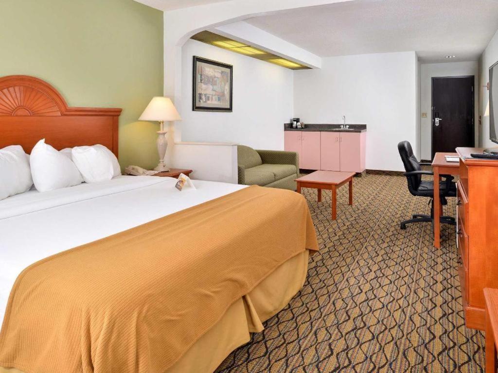 Quality Inn & Suites Jefferson City Zewnętrze zdjęcie