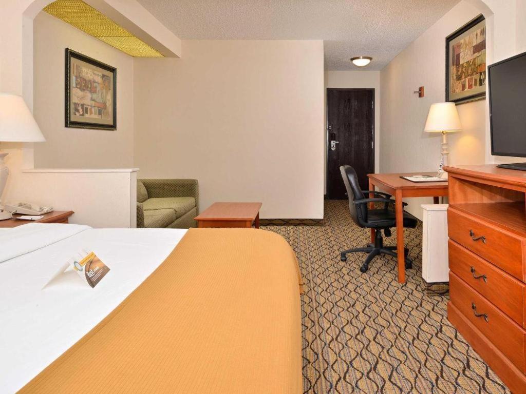 Quality Inn & Suites Jefferson City Zewnętrze zdjęcie