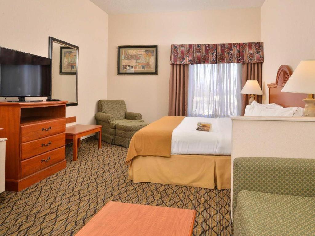 Quality Inn & Suites Jefferson City Zewnętrze zdjęcie
