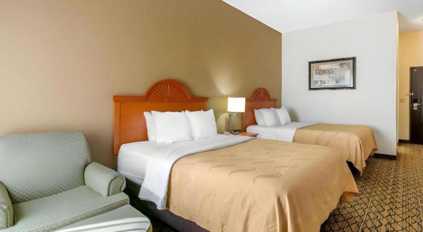 Quality Inn & Suites Jefferson City Zewnętrze zdjęcie