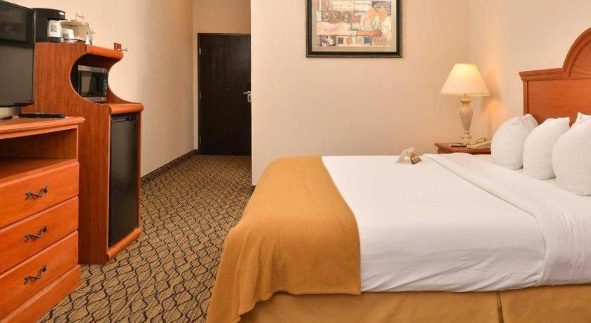 Quality Inn & Suites Jefferson City Zewnętrze zdjęcie