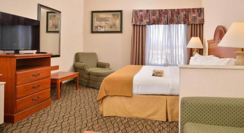 Quality Inn & Suites Jefferson City Zewnętrze zdjęcie