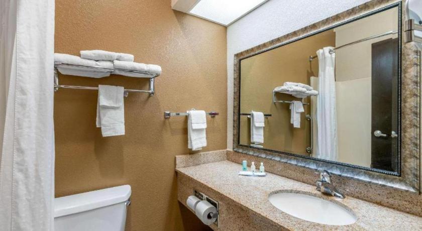 Quality Inn & Suites Jefferson City Zewnętrze zdjęcie