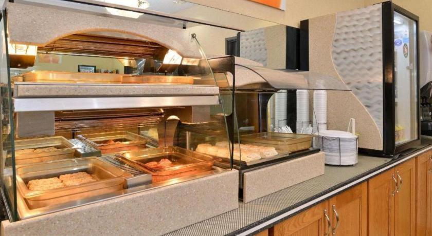 Quality Inn & Suites Jefferson City Zewnętrze zdjęcie