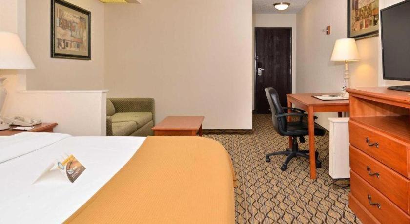 Quality Inn & Suites Jefferson City Zewnętrze zdjęcie