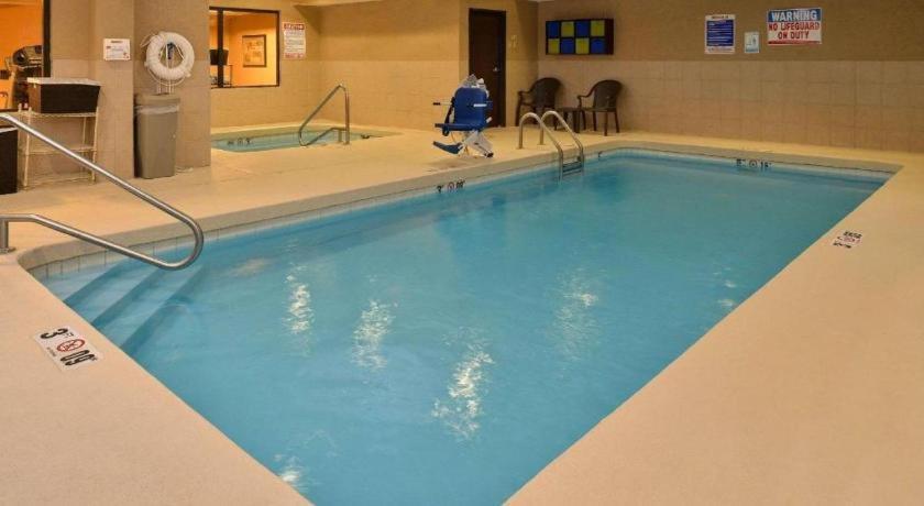 Quality Inn & Suites Jefferson City Zewnętrze zdjęcie