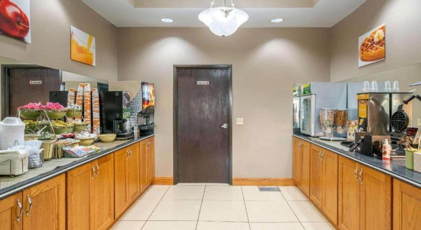 Quality Inn & Suites Jefferson City Zewnętrze zdjęcie