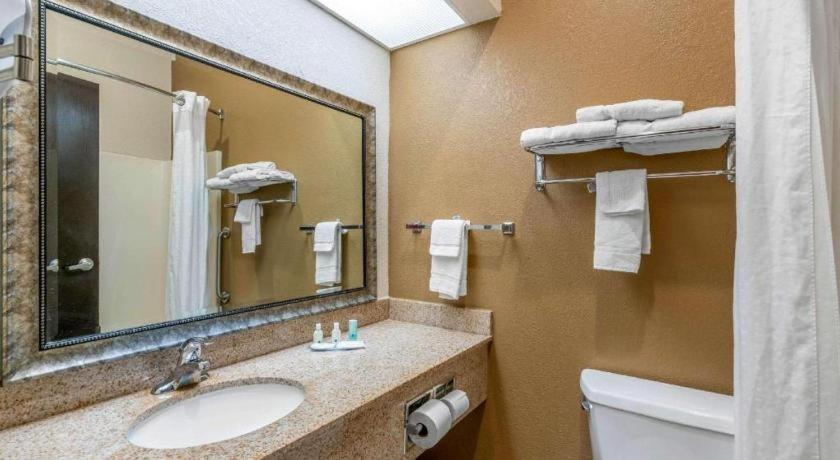 Quality Inn & Suites Jefferson City Zewnętrze zdjęcie