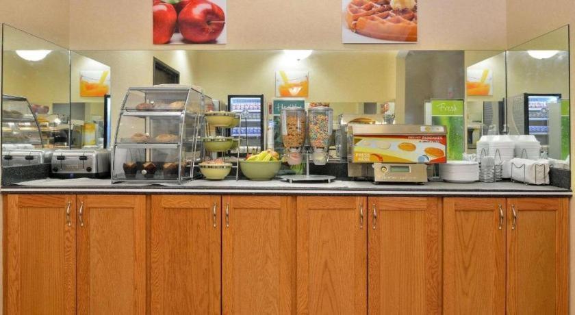 Quality Inn & Suites Jefferson City Zewnętrze zdjęcie